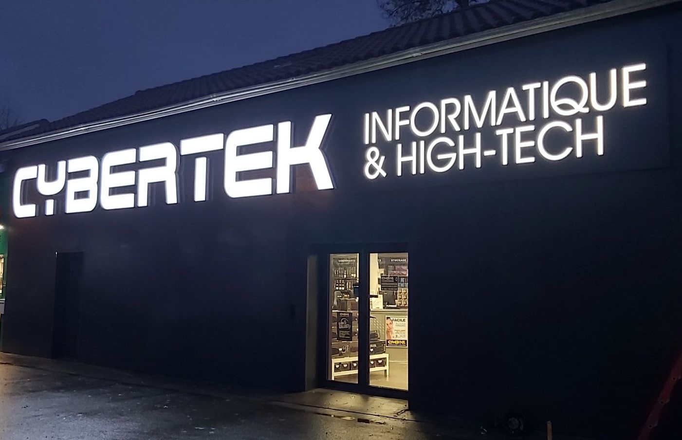 Lettres découpées lumineuses CYBERTEK informatique